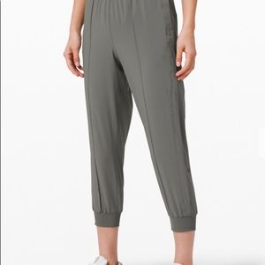 Lululemon Wanderer Joggers Crop